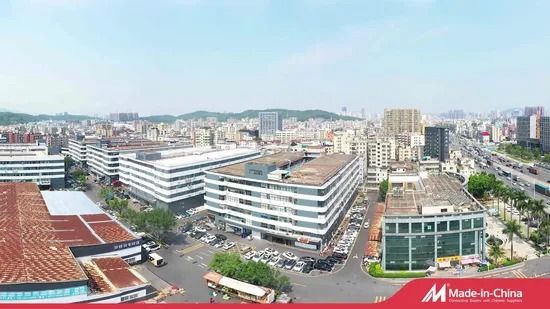 MTP to LC MPO Fanout Cable with Corning ClearCurve® Fiber and Plug and Play Ready for High Performance